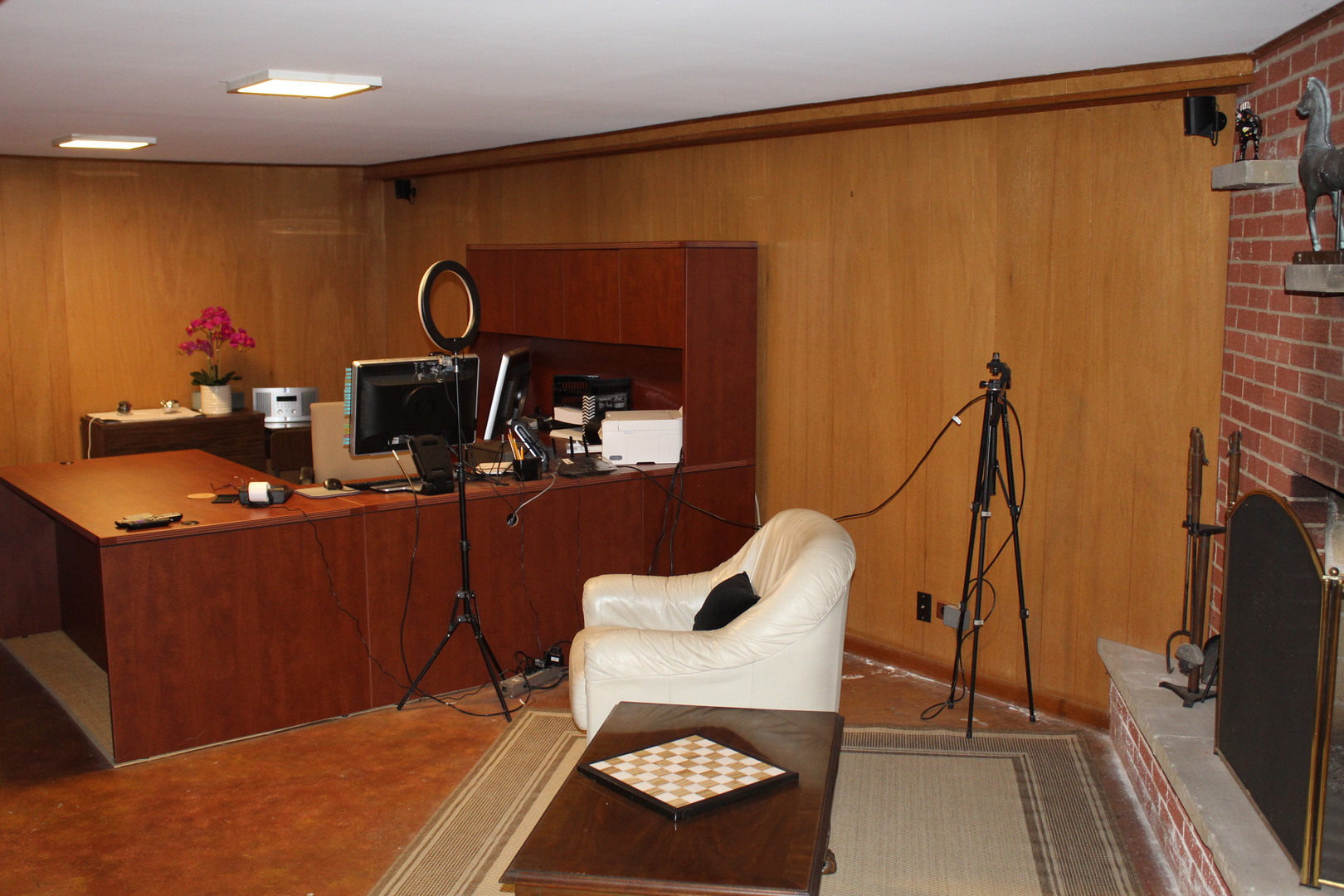 520 Merri Oaks Road Barrington Hills, IL 60010 - Photo 20 of 31 a work room with furniture