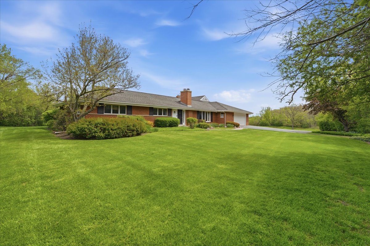 520 Merri Oaks Road Barrington Hills, IL 60010 - Photo 2 of 43 a front view of house with yard and green space