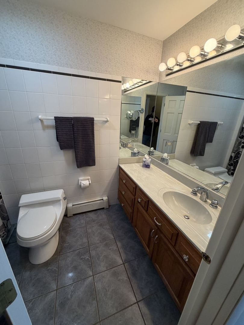 520 Merri Oaks Road Barrington Hills, IL 60010 - Photo 24 of 31 a bathroom with a sink toilet and mirror