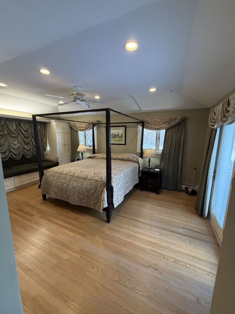 520 Merri Oaks Road Barrington Hills, IL 60010 - Photo 25 of 31 a spacious bedroom with a bed and a large mirror