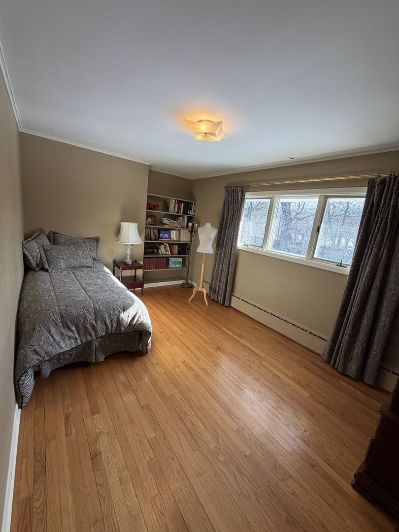 520 Merri Oaks Road Barrington Hills, IL 60010 - Photo 26 of 31 a bedroom with furniture and a window