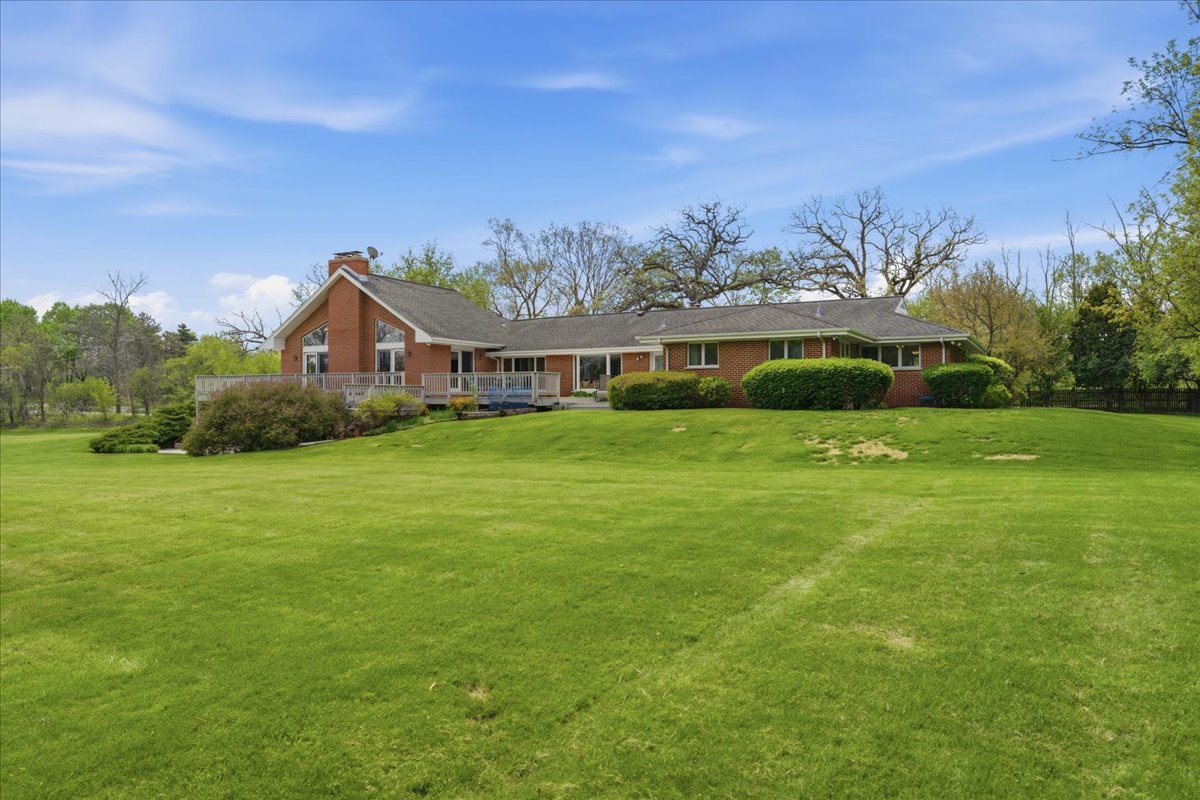 520 Merri Oaks Road Barrington Hills, IL 60010 - Photo 31 of 43 a view of a house with a big yard