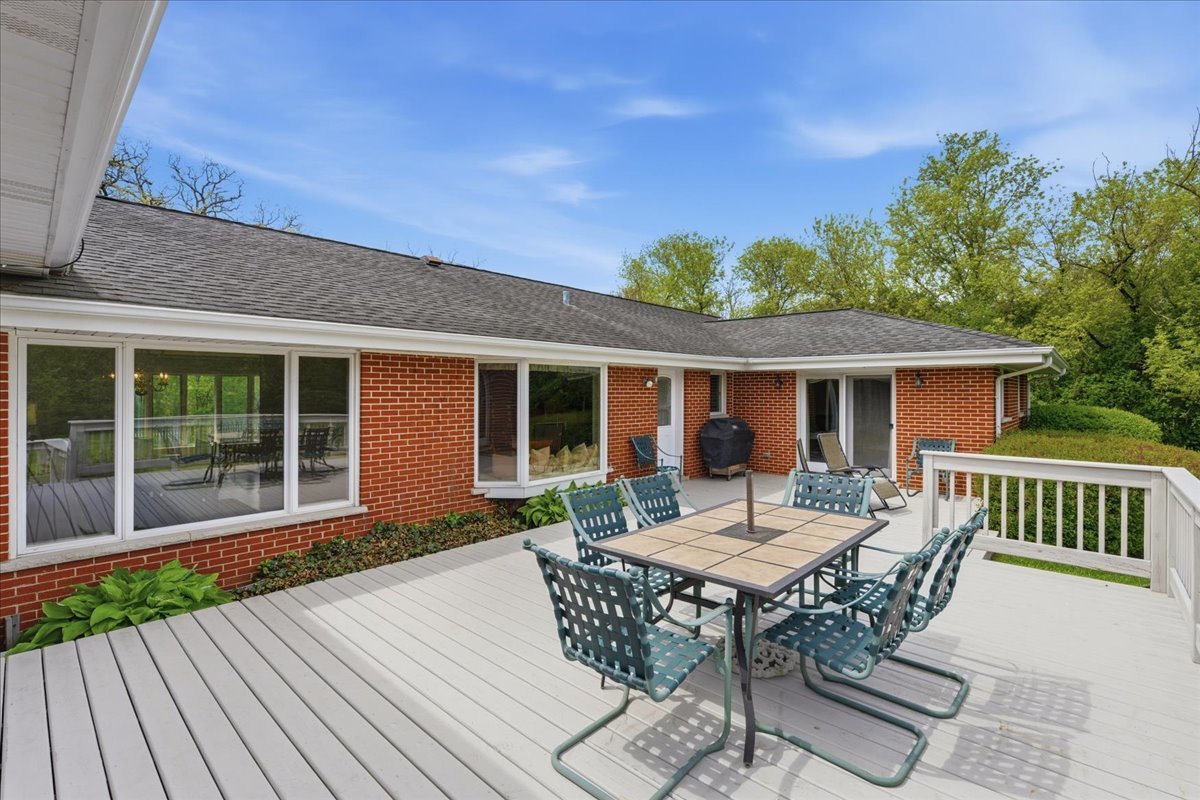520 Merri Oaks Road Barrington Hills, IL 60010 - Photo 34 of 43 a view of a house with a backyard and sitting area