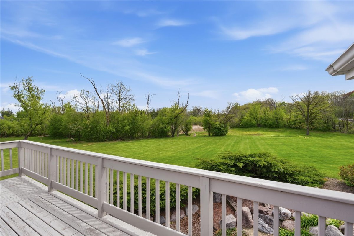 520 Merri Oaks Road Barrington Hills, IL 60010 - Photo 36 of 43 a view of a green field with sitting area