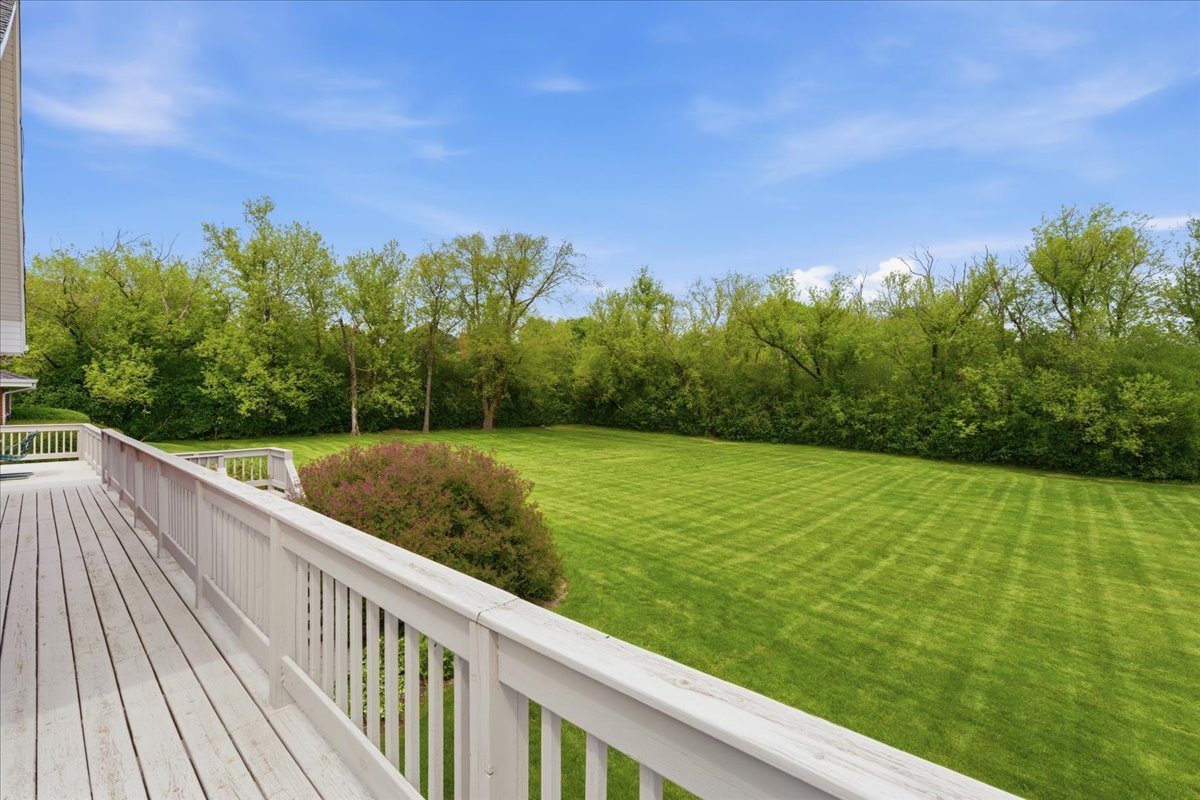 520 Merri Oaks Road Barrington Hills, IL 60010 - Photo 37 of 43 a view of a balcony with an outdoor space