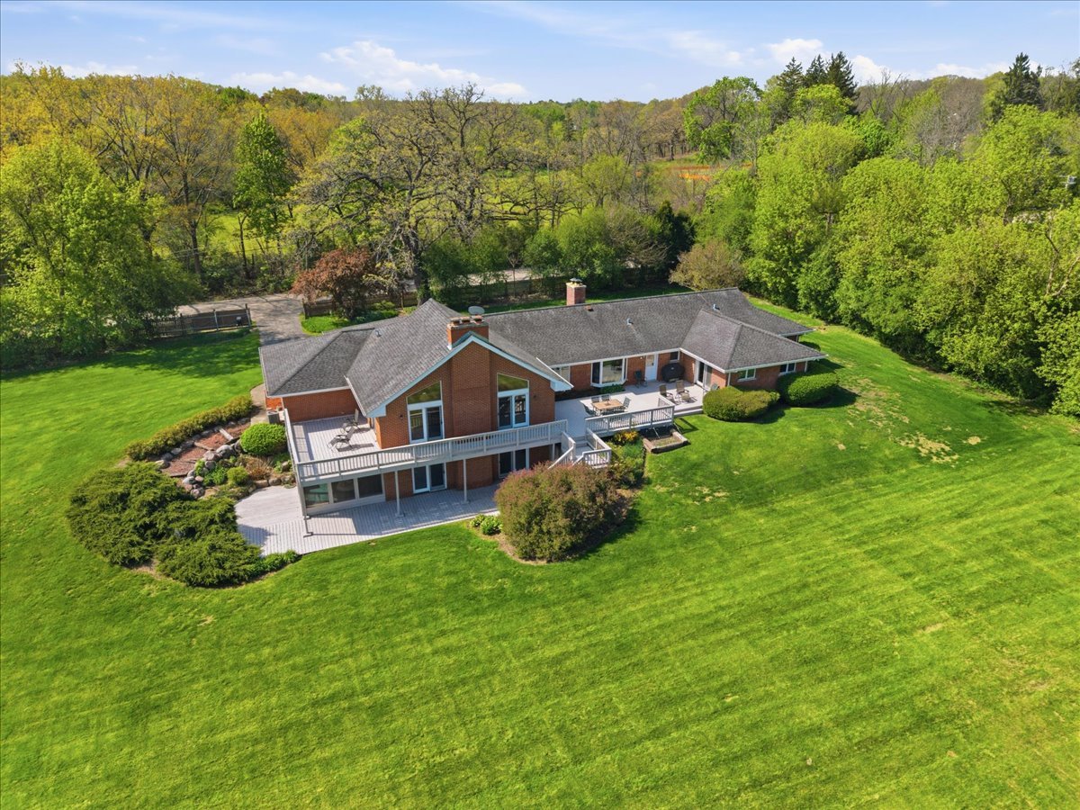 520 Merri Oaks Road Barrington Hills, IL 60010 - Photo 5 of 43 an aerial view of a house