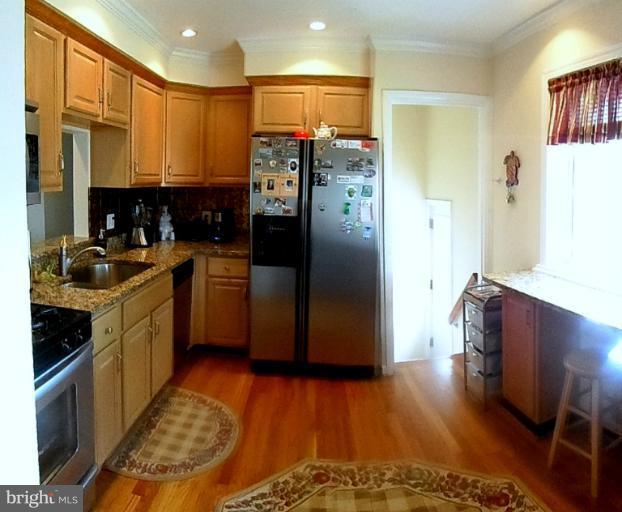 6901 Lois Drive Springfield, VA 22150 - Photo 9 of 11 Kitchen