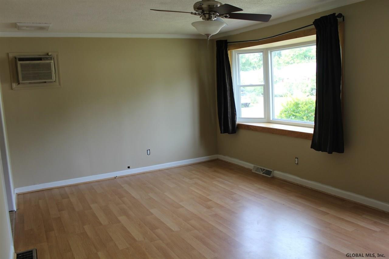514 Chiswell Road Schenectady, NY 12304 - Photo 3 of 23 Photo 3