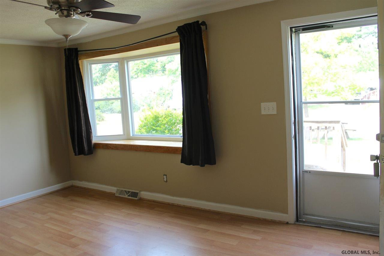 514 Chiswell Road Schenectady, NY 12304 - Photo 4 of 23 Photo 4
