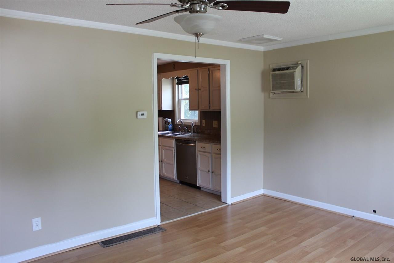 514 Chiswell Road Schenectady, NY 12304 - Photo 6 of 23 Photo 6