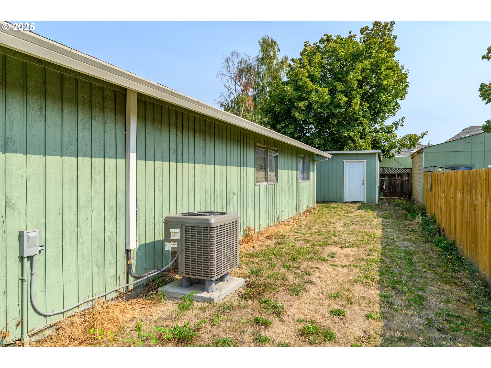 210 South Church Street Newberg, OR 97132 - Photo 17 of 34 a backyard of a house