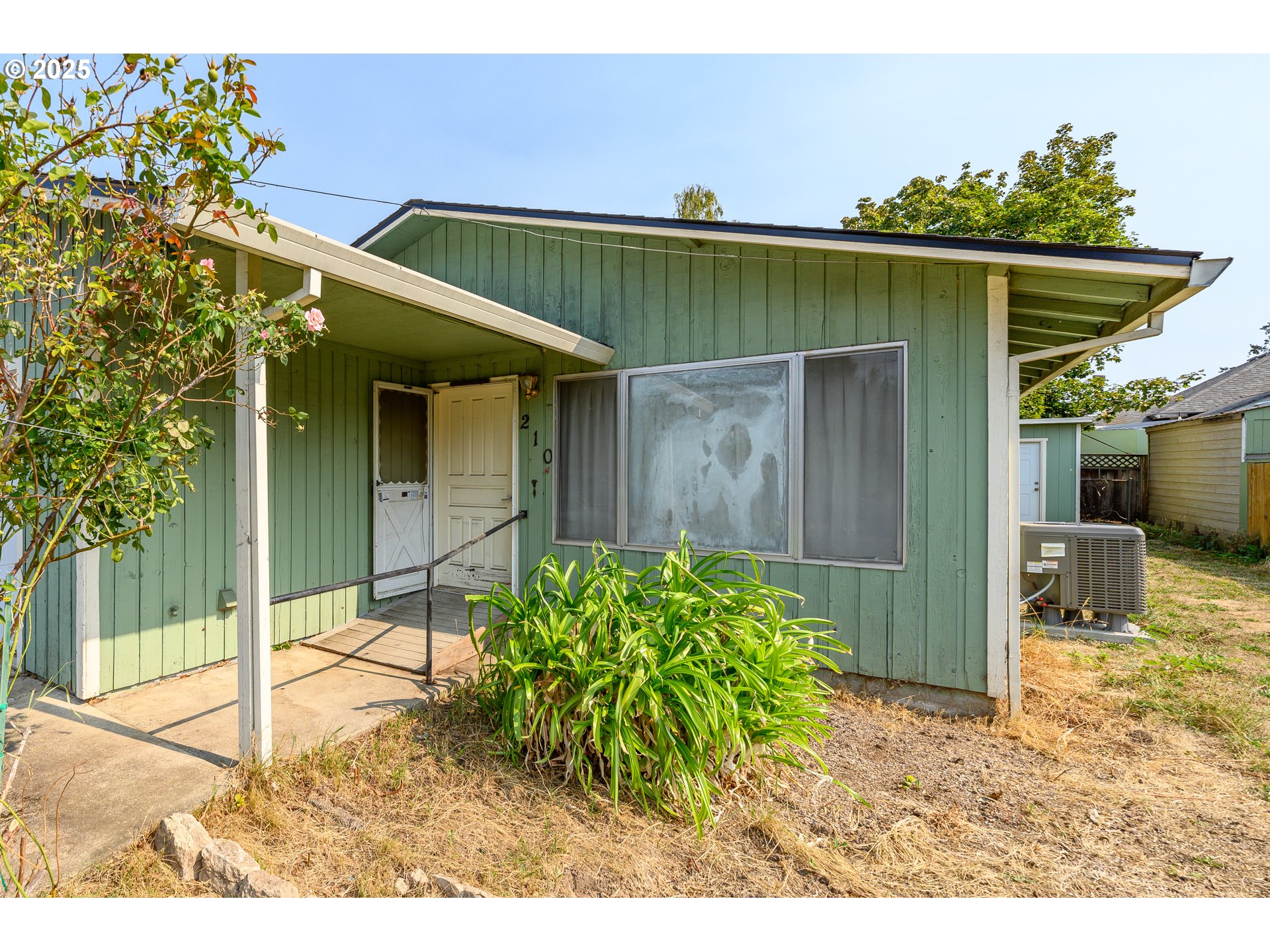 210 South Church Street Newberg, OR 97132 - Photo 30 of 34 a front view of a house with a yard