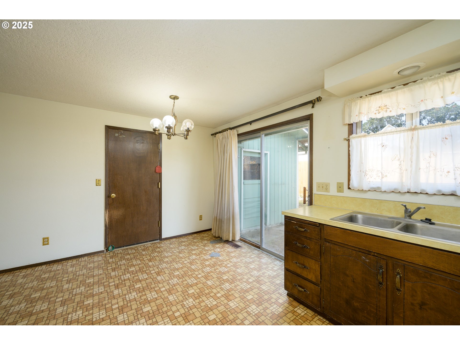 210 South Church Street Newberg, OR 97132 - Photo 3 of 34 a bathroom with a sink and a mirror