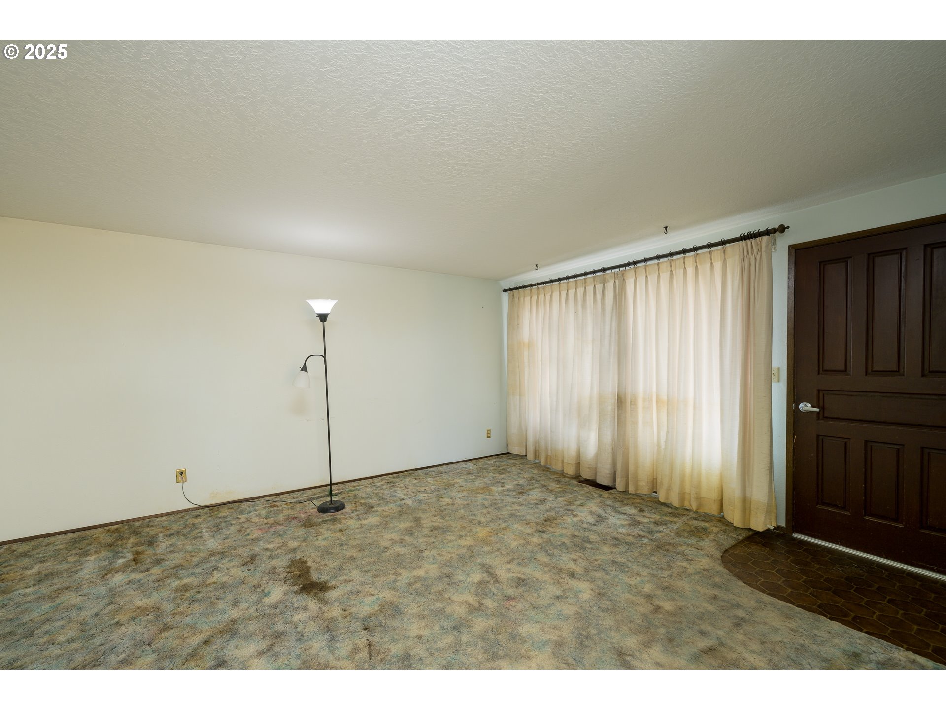 210 South Church Street Newberg, OR 97132 - Photo 32 of 34 a view of an empty room with a window