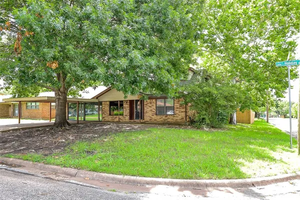 $200,000 | 925 Holiday Drive, Sherman, TX 75090