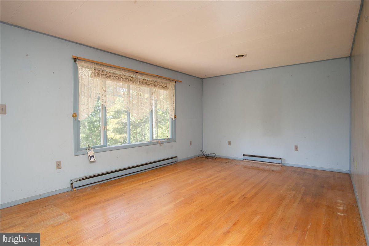 5041 Smith Road Rohrersville, MD 21779 - Photo 21 of 32 Living Room