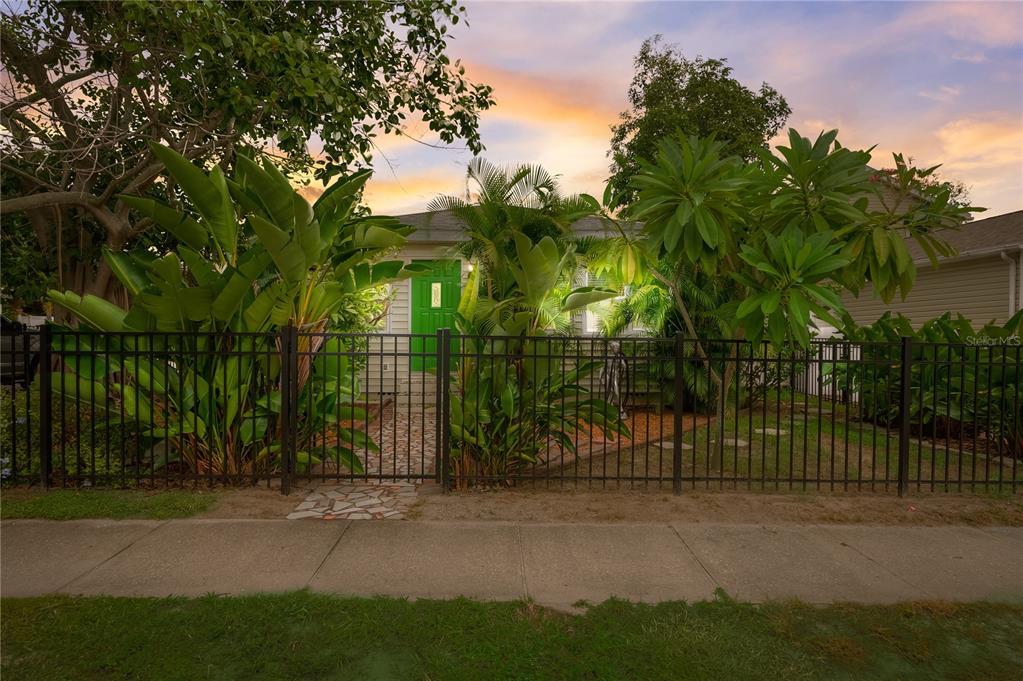 461 27th Avenue North St. Petersburg, FL 33704 - Photo 1 of 36 a view of park