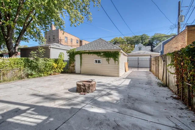 $2,300 | 4251 North Lawndale Avenue, Unit 2, Chicago, IL 60618