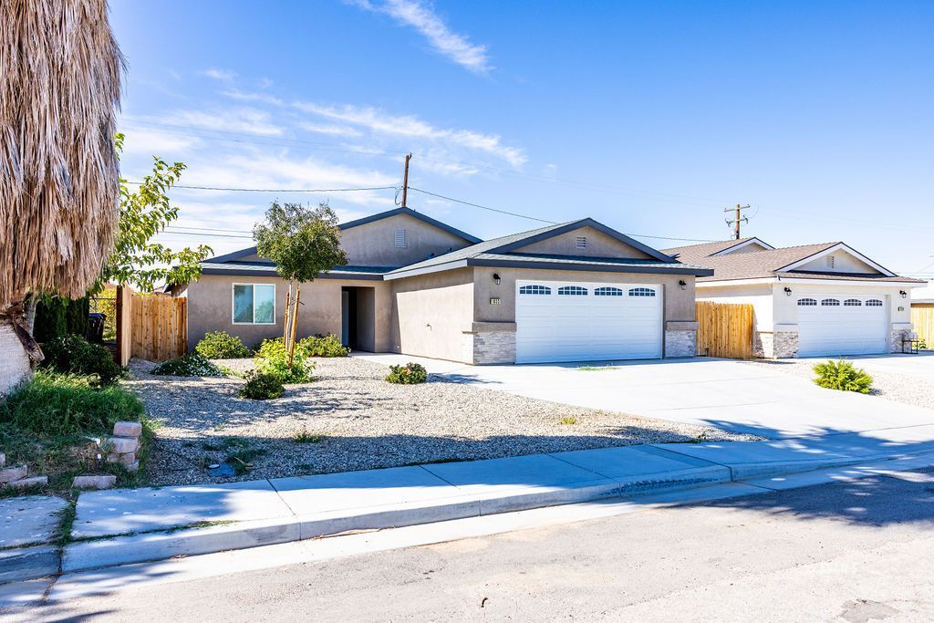 1633 Mayo Street Ridgecrest, CA 93555 - Photo 4 of 36