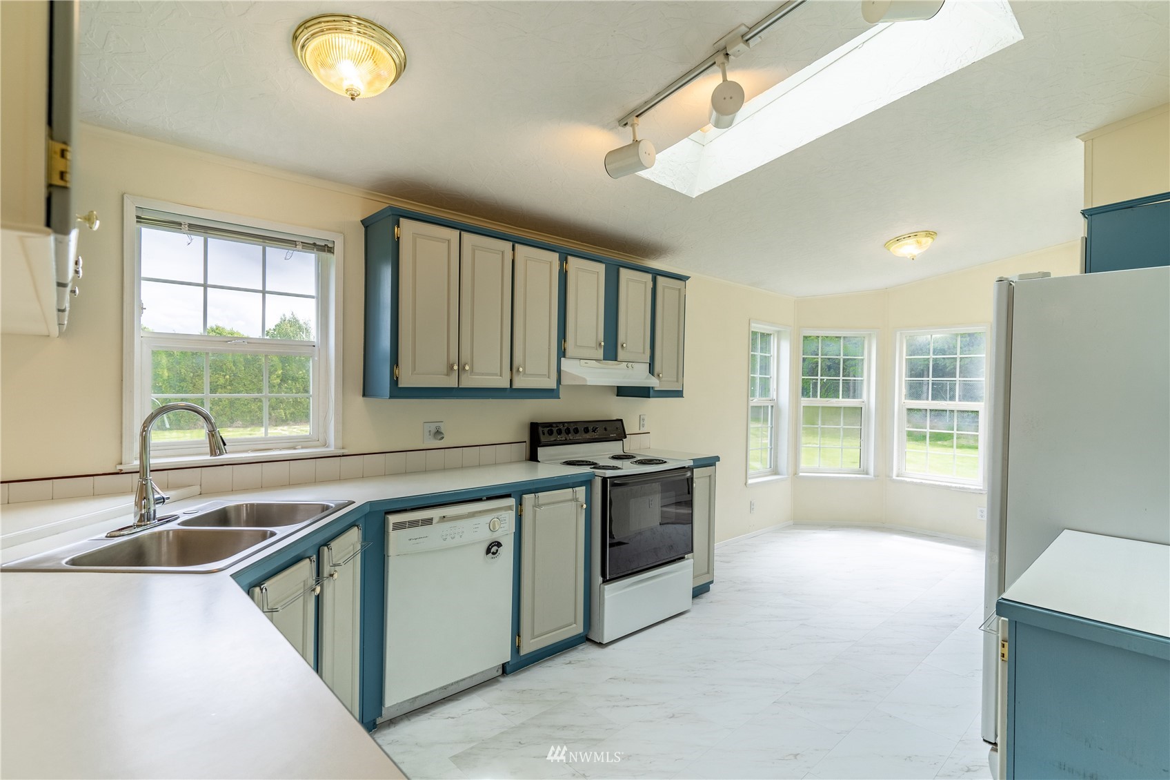 1229 West Smith Road Bellingham, WA 98226 - Photo 8 of 37 Gallery Image 8