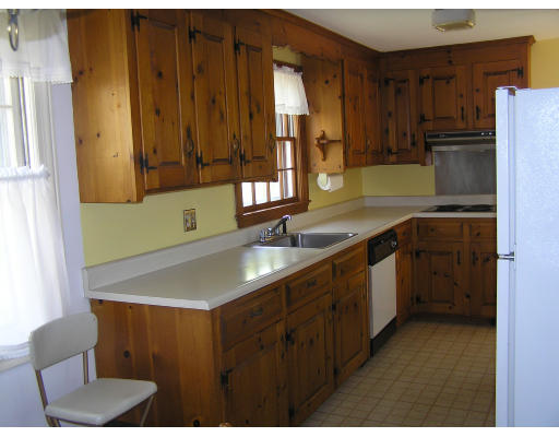 21 County Road Reading, MA 01867 - Photo 5 of 8 Gallery Image 5