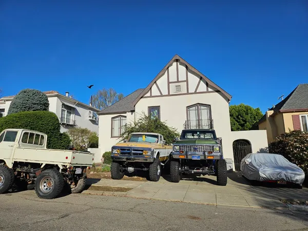 a view of a car park in front of house