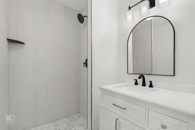 $339,900 | 6147 North Sheridan Road, Unit 7A, Chicago, IL 60660