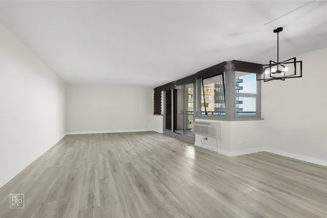 $339,900 | 6147 North Sheridan Road, Unit 7A, Chicago, IL 60660