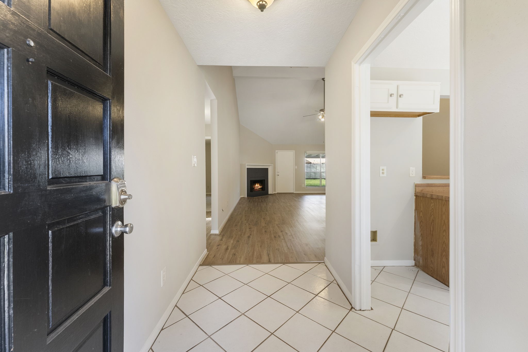 5114 Aberton Lane Spring, TX 77379 - Photo 6 of 31 a view of a hallway
