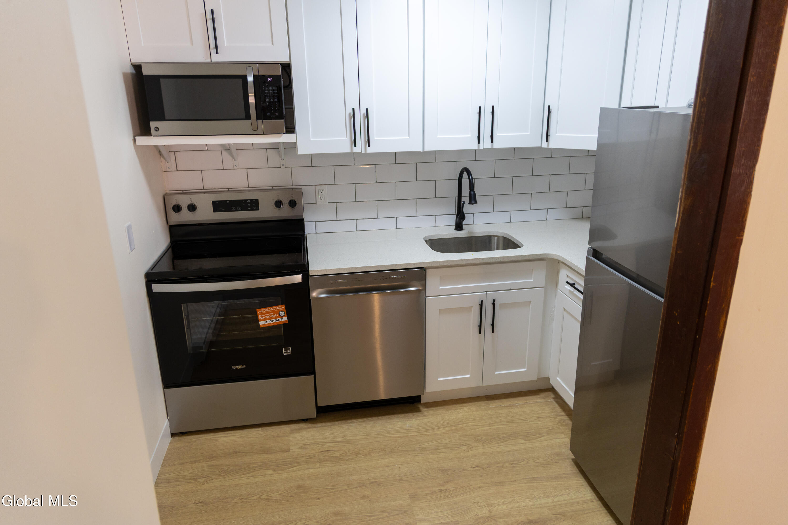 11 Jefferson Street, Unit 2B Schenectady, NY 12305 - Photo 2 of 15 2B-5