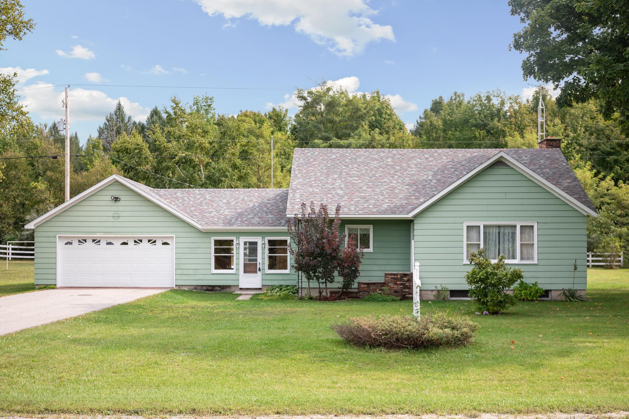 10981 South Tower Road Maple City, MI 49664 - Photo 1 of 61 1939417-cce903d5-4ddd-4d0b-bb32-abf3b9fed1e5.JPG
