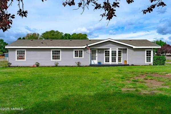 $405,000 | 40 Emerald Acres Drive, Selah, WA 98942