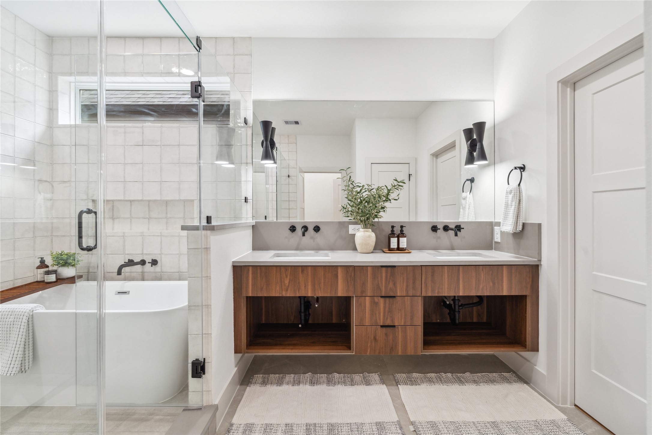 3415 Stonewall Street Houston, TX 77020 - Photo 34 of 50 A spa-worthy retreat in your own home—this breathtaking en-suite blends luxury finishes, natural light, and a deep soaking tub for the ultimate place to unwind.