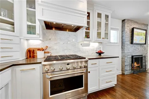 $1,250,000 | 444 Lakeshore Drive West, Lake Quivira, KS 66217