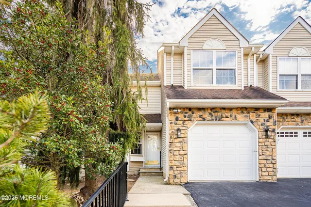 $648,000 | 28 Tulip Court, Howell, NJ 07731