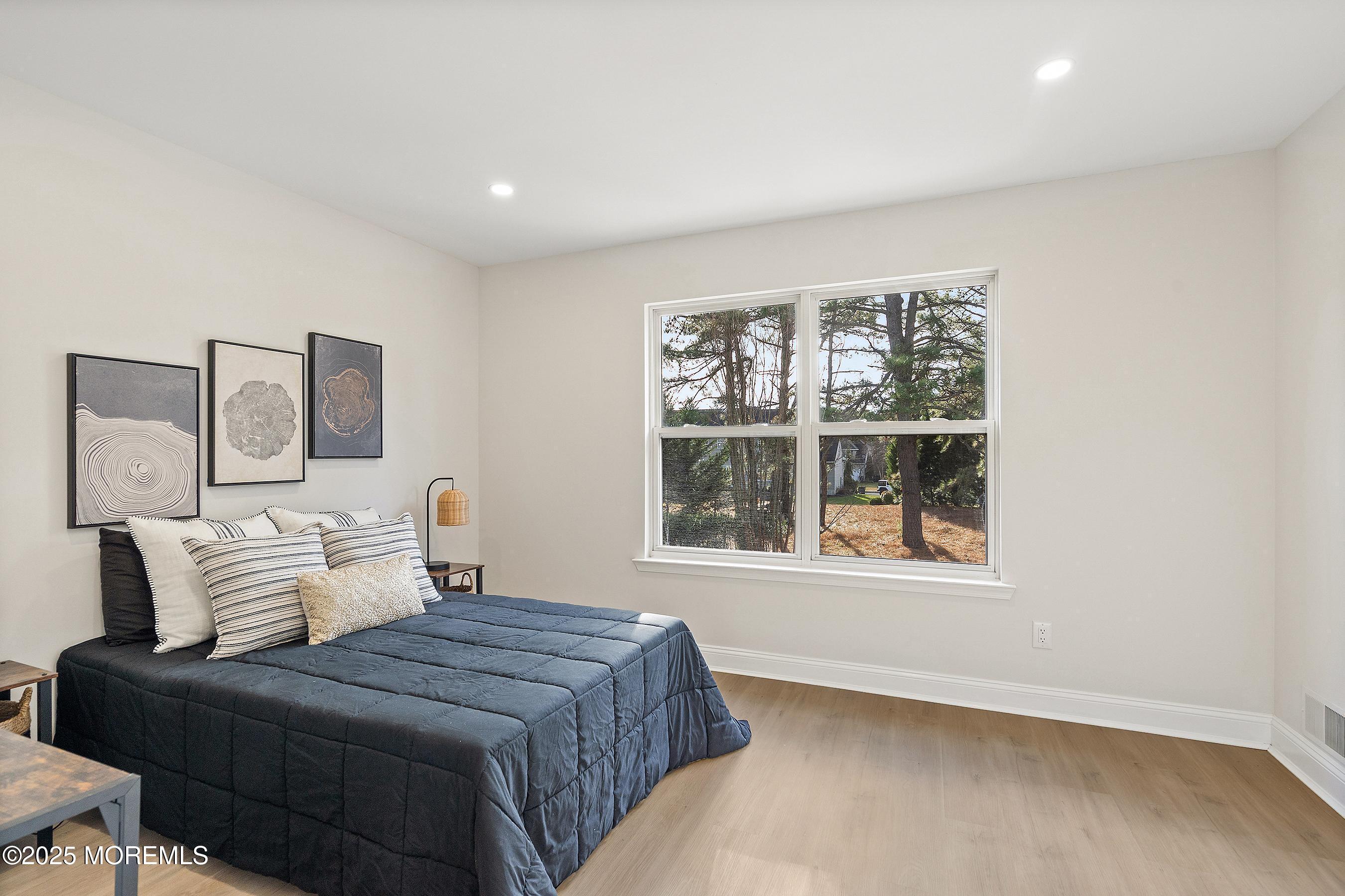 28 Tulip Court Howell, NJ 07731 - Photo 12 of 25 WhatsApp Image 2025-12-15 at 19.32.50 (5