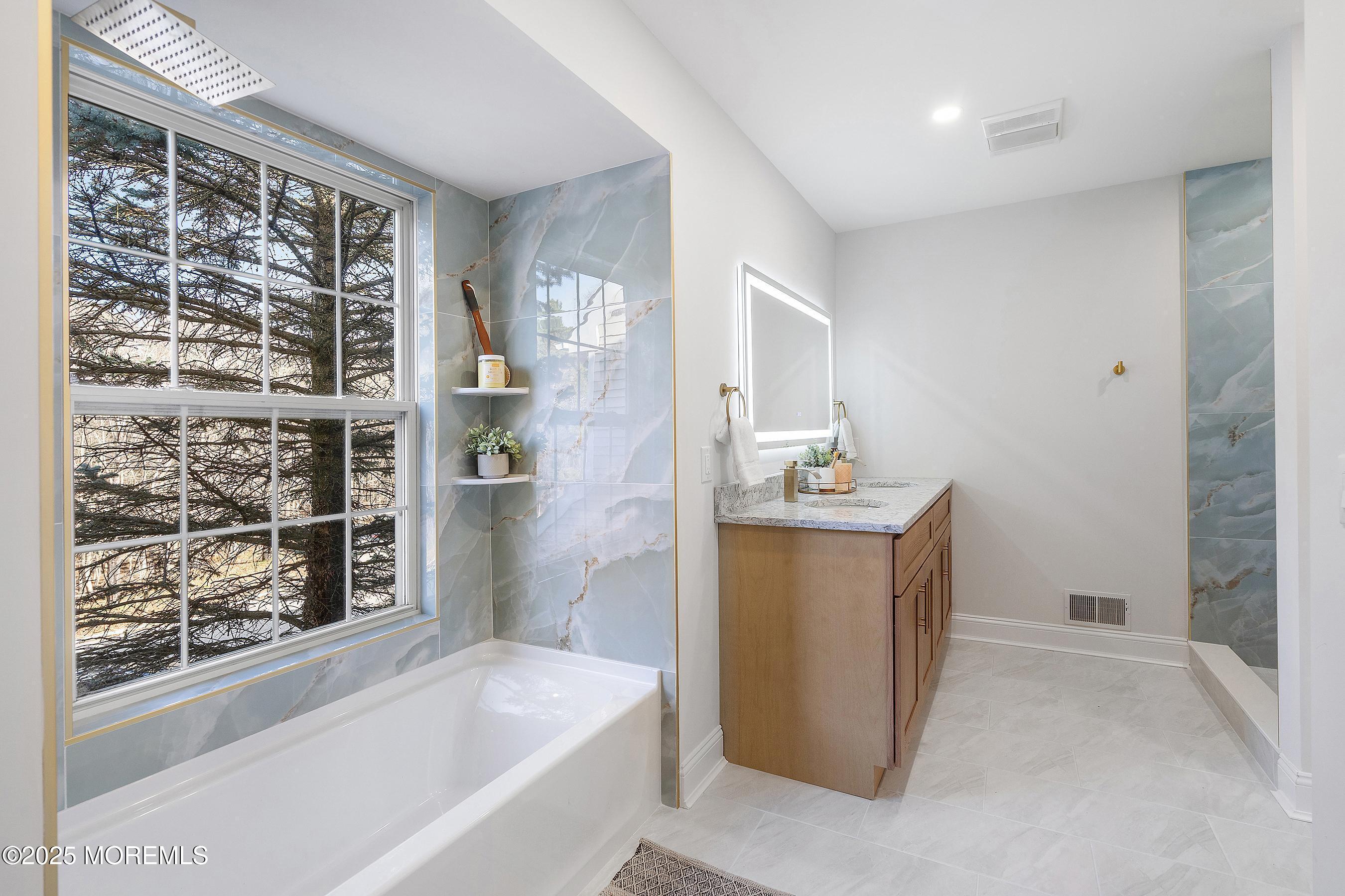 28 Tulip Court Howell, NJ 07731 - Photo 13 of 25 WhatsApp Image 2025-12-15 at 19.32.50 (6