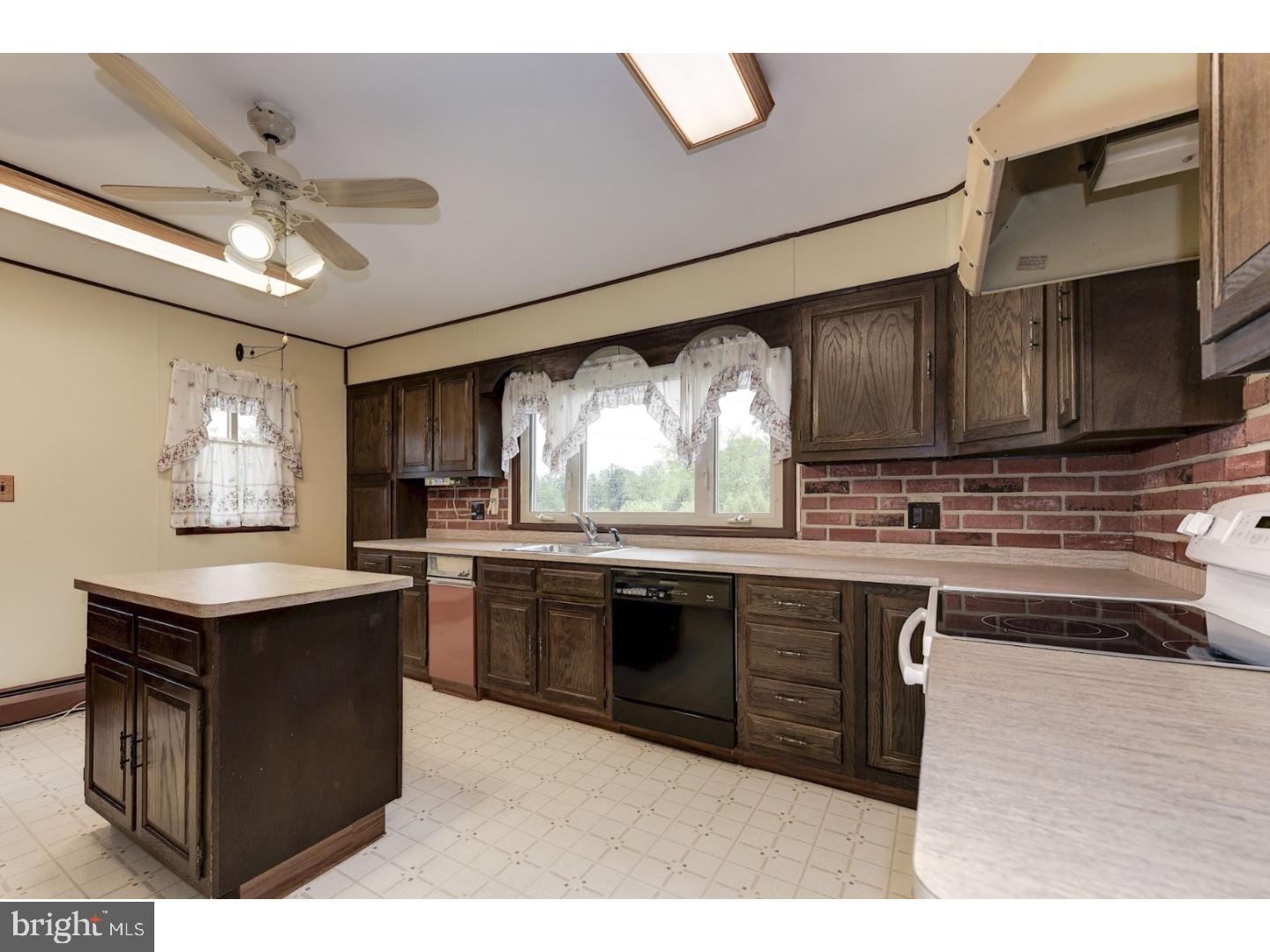 123 Barren Road Newtown Square, PA 19073 - Photo 9 of 25 Kitchen