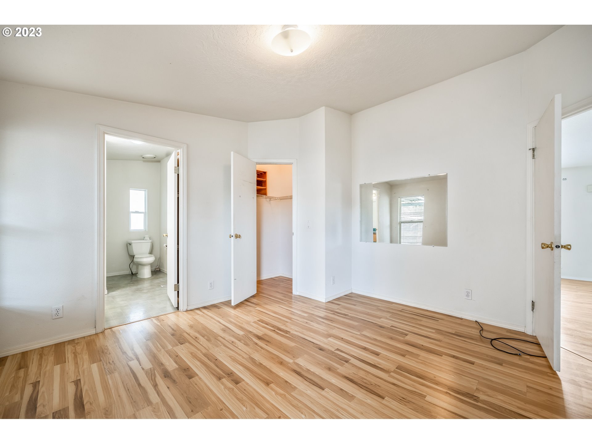 230 19th Street Springfield, OR 97477 - Photo 25 of 34 a big room with wooden floor and bathroom