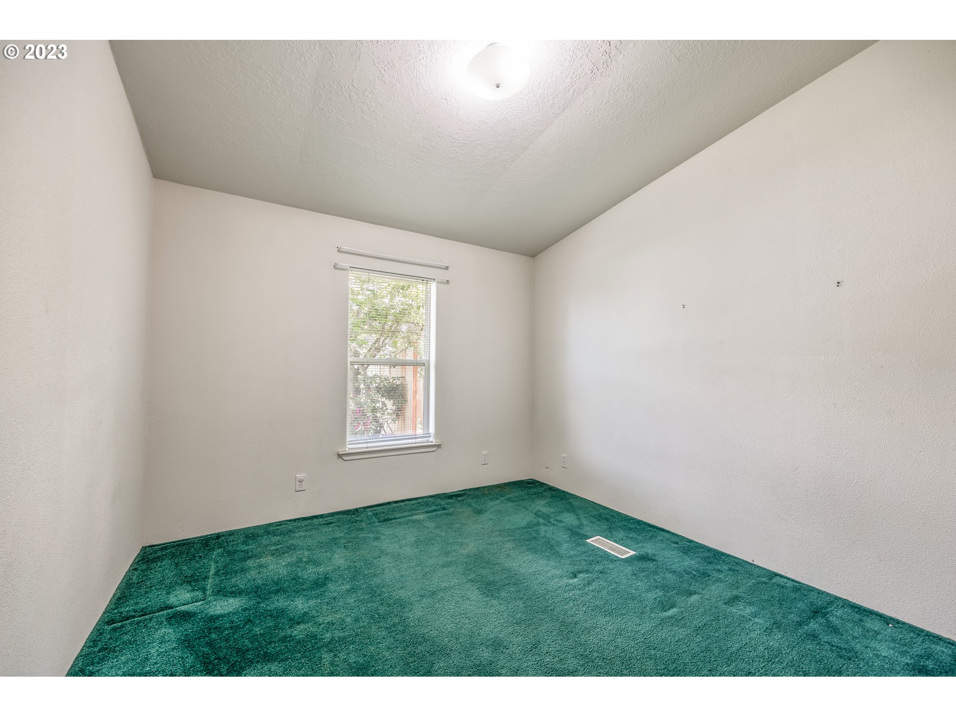 230 19th Street Springfield, OR 97477 - Photo 33 of 34 a view of an empty room with window