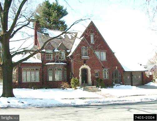 1032 Arlington Road York, PA 17403 - Photo 1 of 8 Gallery Image 1