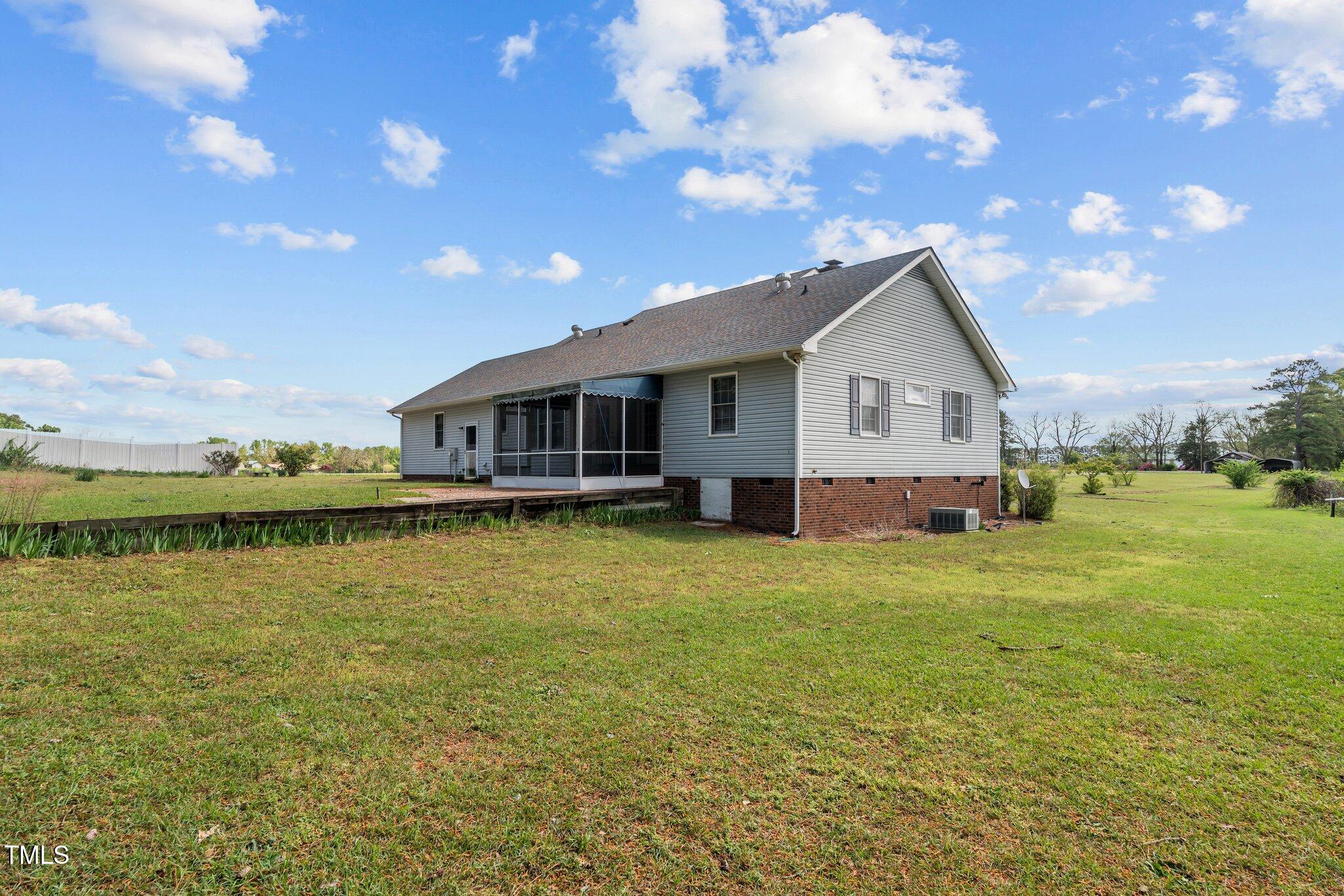 664 Marler Road Benson, NC 27504 - Photo 7 of 47 46-web-or-mls-DSC06743