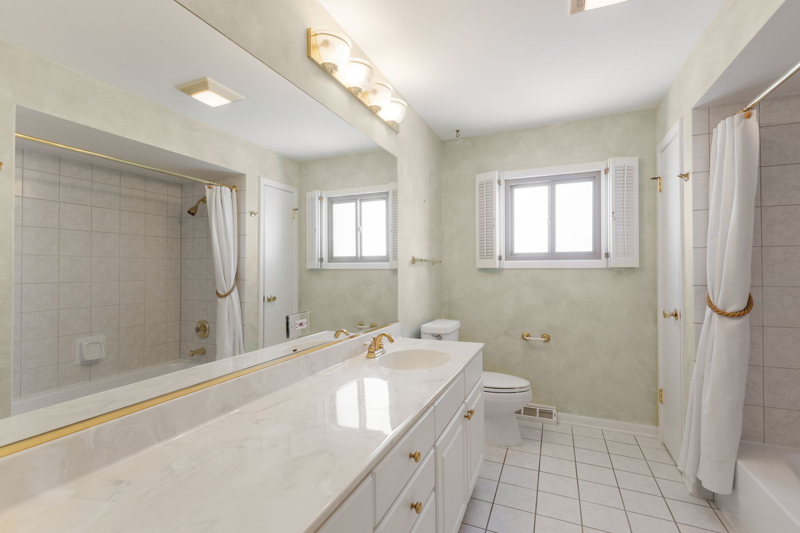 1042 West Central Road Mount Prospect, IL 60056 - Photo 11 of 18