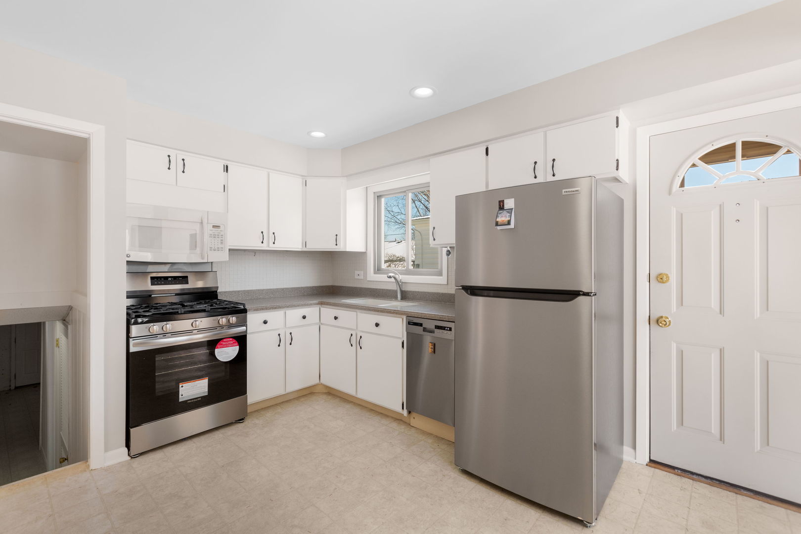 1042 West Central Road Mount Prospect, IL 60056 - Photo 7 of 18