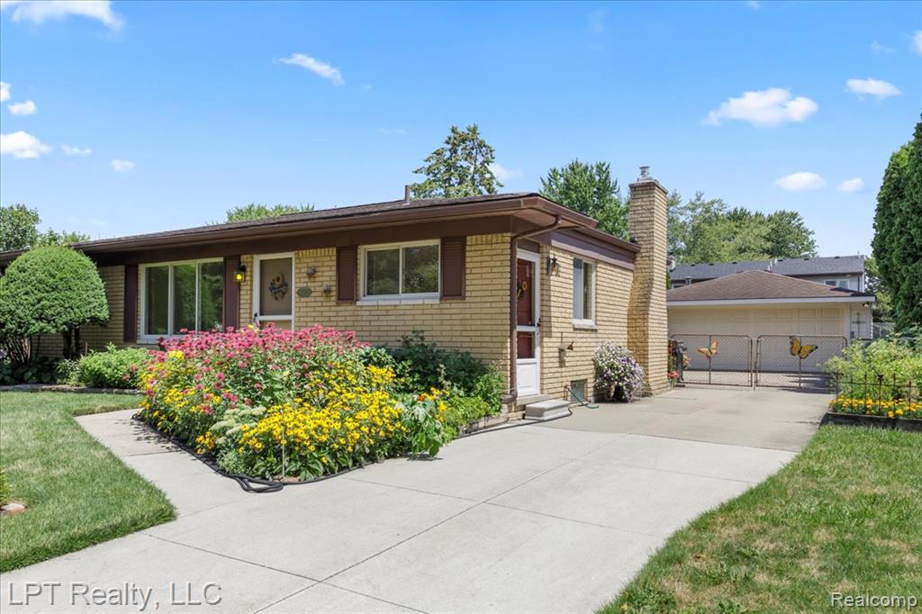 50422 Spruce Drive Chesterfield, MI 48047 - Photo 1 of 29