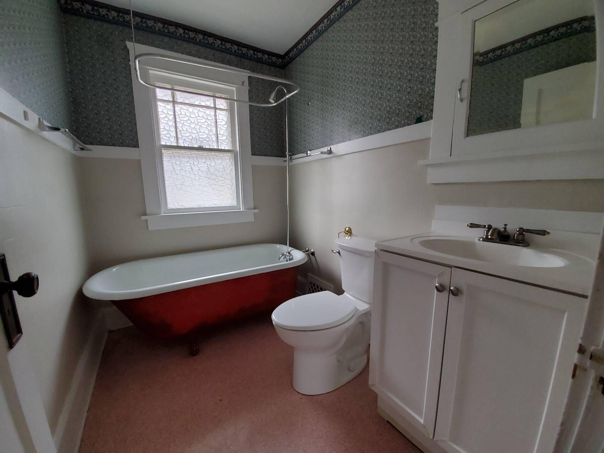 2423 20th Street Racine, WI 53403 - Photo 5 of 28 1634322320394.JPEG
