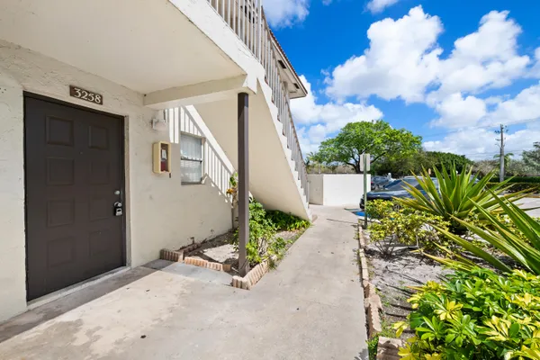 $1,900 | 3258 Coral Ridge Drive, Unit 3258, Coral Springs, FL 33065