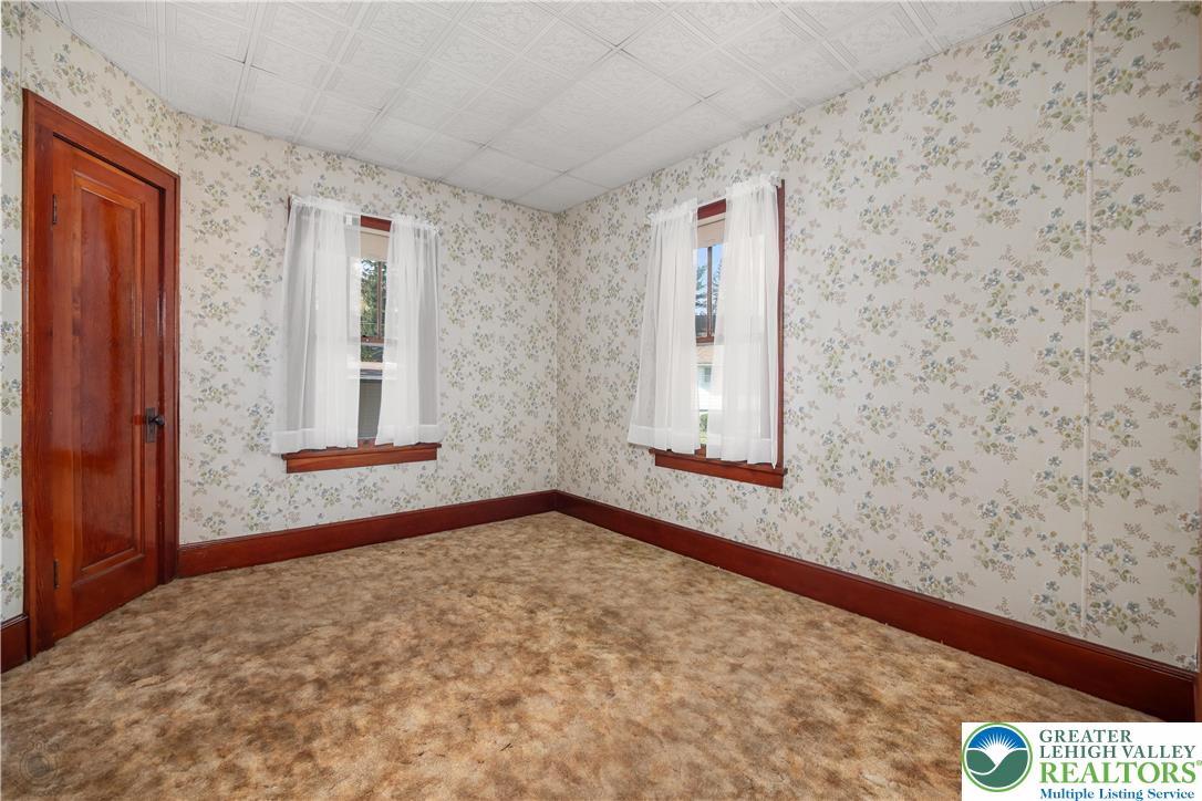 2730 Farmersville Road Bethlehem, PA 18020 - Photo 18 of 24 a view of an empty room and window