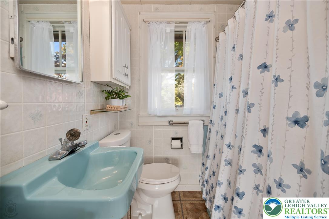 2730 Farmersville Road Bethlehem, PA 18020 - Photo 22 of 24 a bathroom with a sink toilet and shower