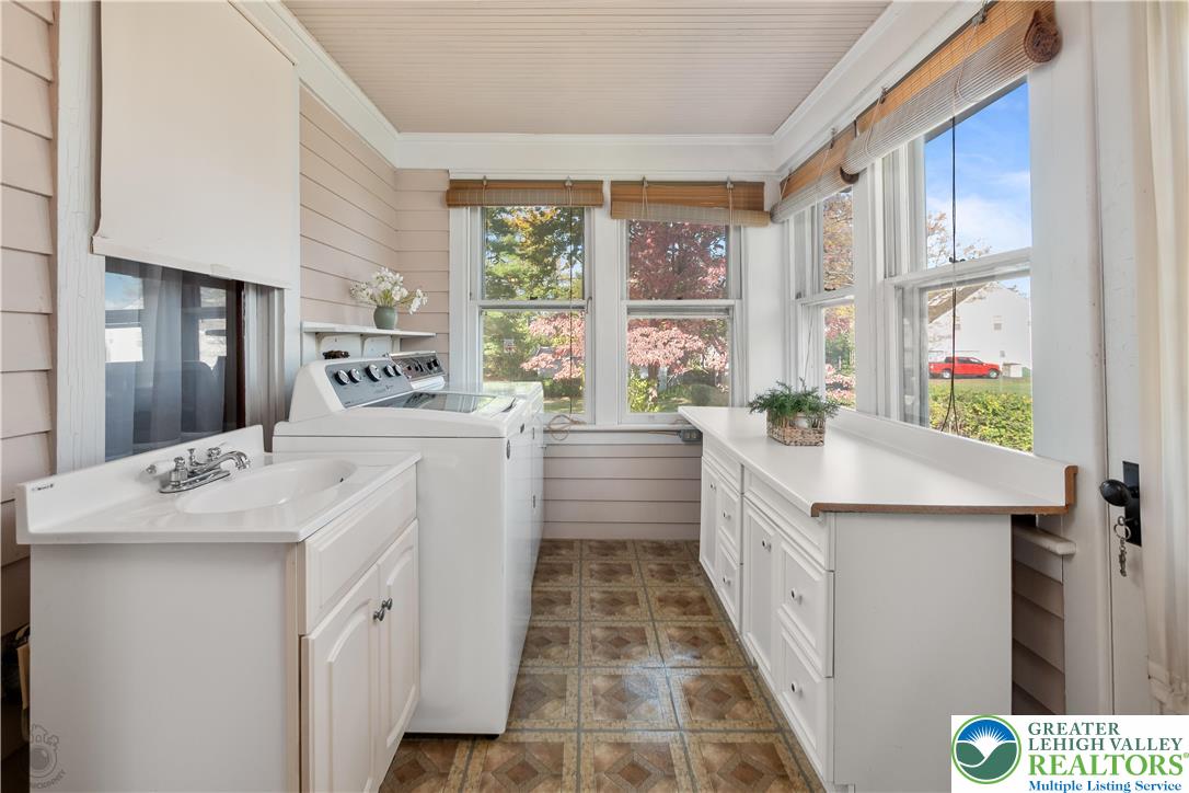 2730 Farmersville Road Bethlehem, PA 18020 - Photo 23 of 24 a kitchen with counter top space sink and stove